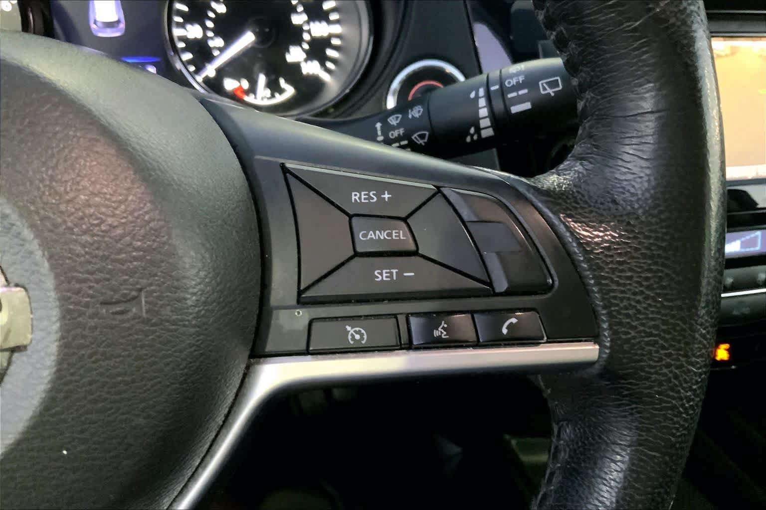 Used 2018 Nissan Rogue SV FWD image 23