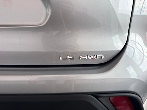 Used 2024 Toyota Highlander LE AWD/4WD image 8