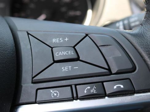 Used 2017 Nissan Rogue SL FWD image 10