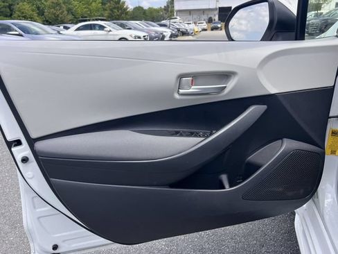 Used 2021 Toyota Corolla LE w/ LE Convenience Package FWD image 10