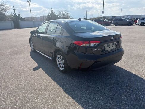 Used 2025 Toyota Corolla LE image 8
