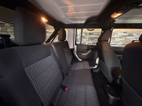 Used 2012 Jeep Wrangler Unlimited Sport image 29