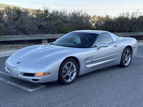 Used 2001 Chevrolet Corvette Coupe w/ Preferred Equipment Group1 image 3