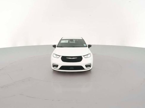 New 2026 Chrysler Pacifica Select image 2