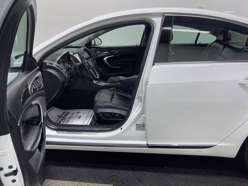 Used 2017 Buick Regal Sport Touring image 9