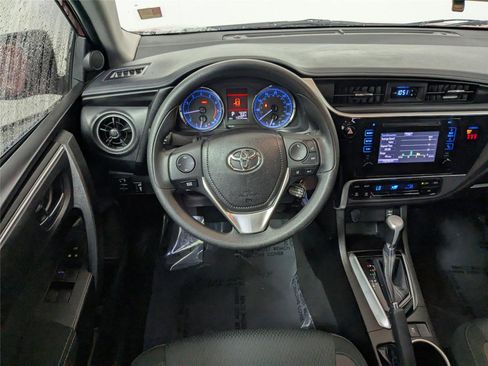 Used 2018 Toyota Corolla LE image 31