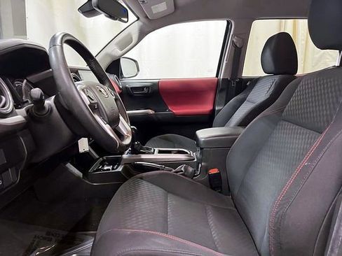 Used 2022 Toyota Tacoma SR5 AWD/4WD image 16