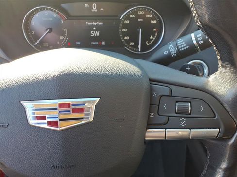 Certified 2023 Cadillac XT4 Luxury w/ Cold Weather Package image 29