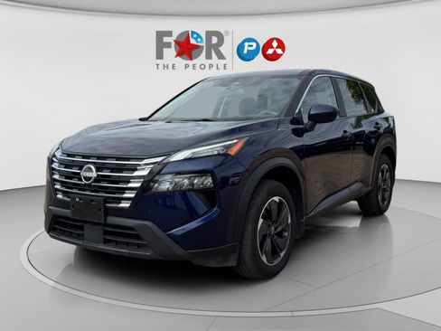 Used 2024 Nissan Rogue SV image 1