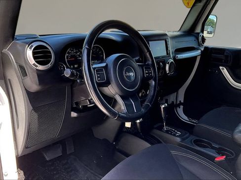 Used 2016 Jeep Wrangler Unlimited Sahara AWD/4WD image 14