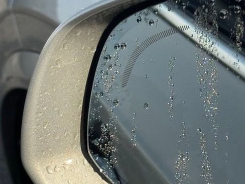 Used 2017 Volvo XC90 T6 Momentum w/ Vision Package image 6