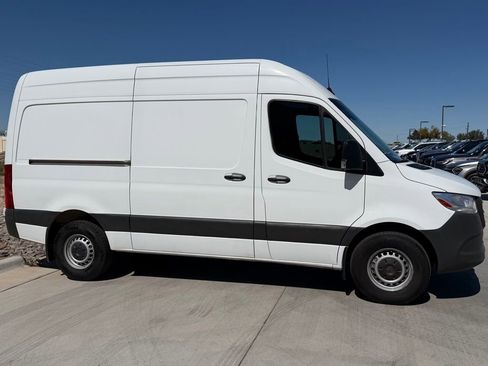 Used 2021 Mercedes-Benz Sprinter 2500 image 3