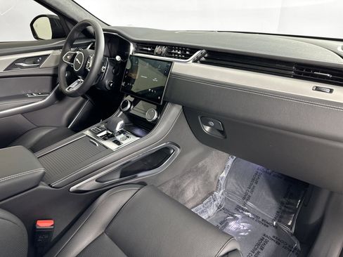 Certified 2025 Jaguar F-PACE R-Dynamic S image 27