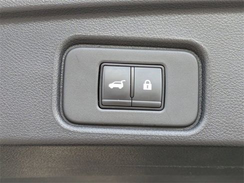 Used 2025 Nissan Pathfinder SV image 14