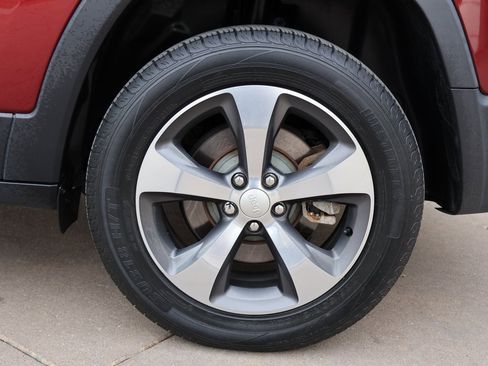 Used 2019 Jeep Cherokee Limited w/ Luxury Group image 46