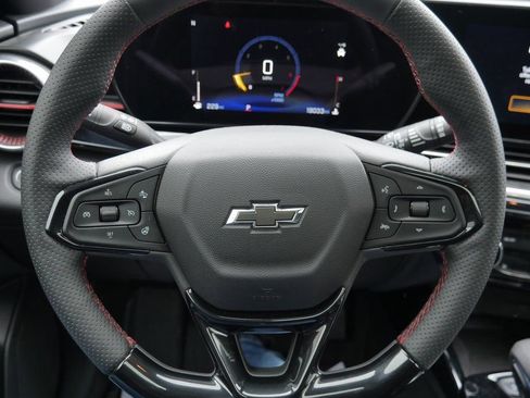 Used 2025 Chevrolet Trax RS w/ Sunroof Package image 11