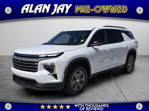 Certified 2025 Chevrolet Traverse LT w/ Driver Confidence Package FWD image 1
