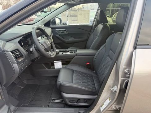 New 2026 Nissan Rogue Platinum w/ Platinum Premium Package image 16