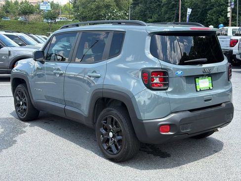 Used 2018 Jeep Renegade Latitude FWD image 6