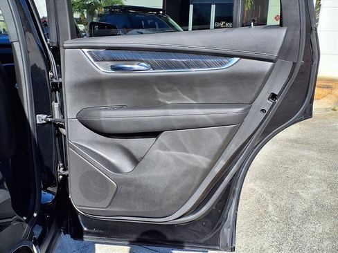 Used 2021 Cadillac XT6 Premium Luxury image 12