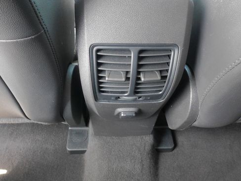 Used 2019 Ford Escape SE FWD image 19