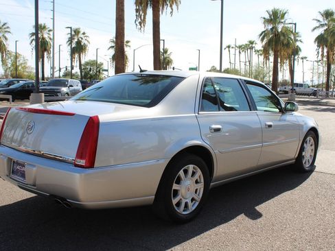 Used 2008 Cadillac DTS FWD image 6