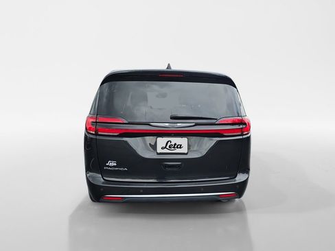 Used 2023 Chrysler Pacifica Touring-L image 5