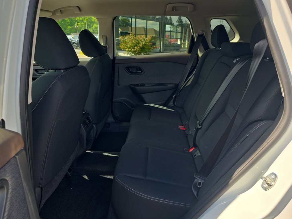 Used 2023 Nissan Rogue S AWD/4WD image 26
