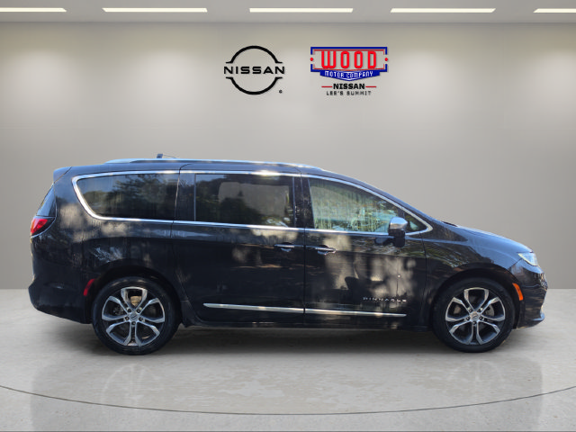 Used 2021 Chrysler Pacifica Pinnacle AWD/4WD image 2