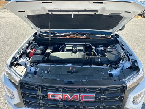 Used 2024 GMC Canyon Elevation w/ Convenience Package image 29
