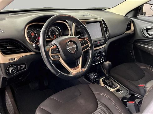Used 2017 Jeep Cherokee Latitude FWD image 15