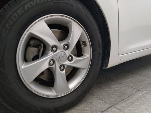 Used 2015 Hyundai Elantra SE FWD image 31