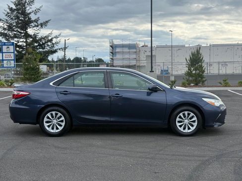 Used 2015 Toyota Camry LE FWD image 6