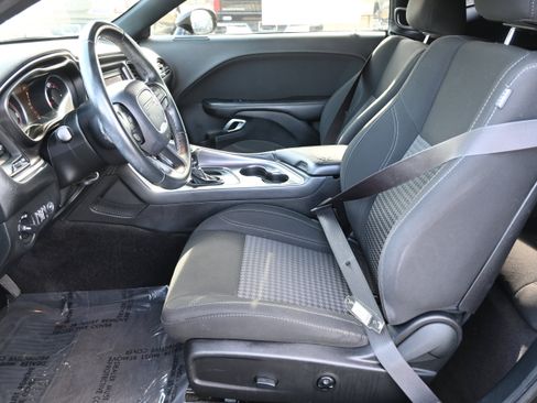 Used 2018 Dodge Challenger SXT image 13