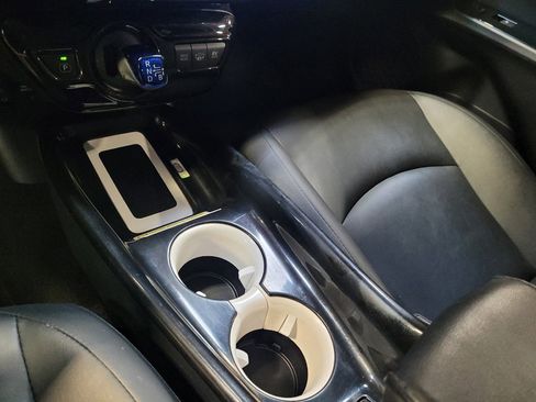 Used 2017 Toyota Prius Prime Advanced image 26