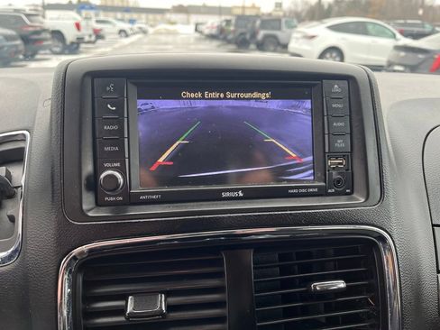 Used 2019 Dodge Grand Caravan SE w/ UConnect Hands-Free Group image 15