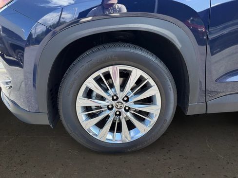 Used 2024 Toyota Grand Highlander AWD image 27