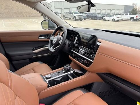 New 2025 Nissan Pathfinder Platinum w/ Cargo Package image 21