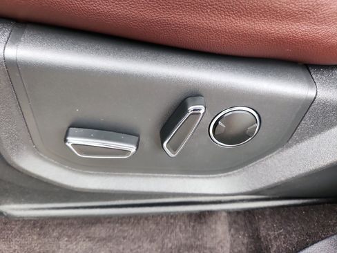 Used 2023 Ford Expedition Limited image 13