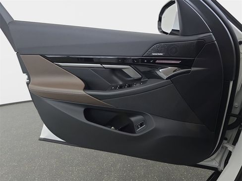 Used 2025 BMW 530i xDrive 530i xDrive w/ M Sport Package image 29