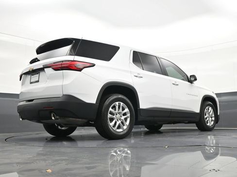 Used 2023 Chevrolet Traverse LS image 28