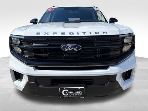 Used 2025 Ford Expedition Active AWD/4WD image 8