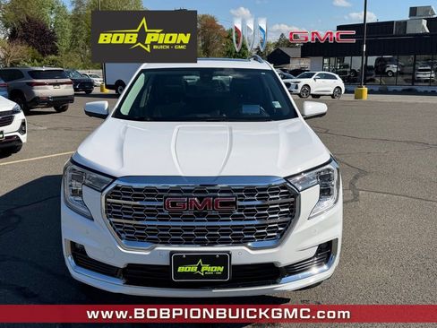 Used 2024 GMC Terrain Denali w/ Denali Premium Package AWD/4WD image 6