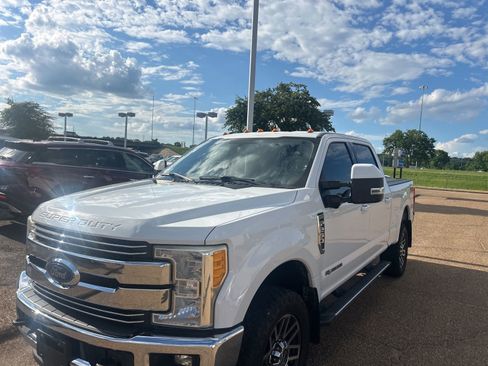 Used 2017 Ford F250 Lariat w/ Lariat Value Package AWD/4WD image 47