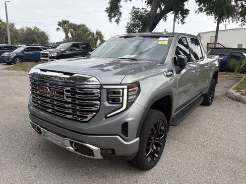 Used 2023 GMC Sierra 1500 Denali w/ Technology Package AWD/4WD image 3