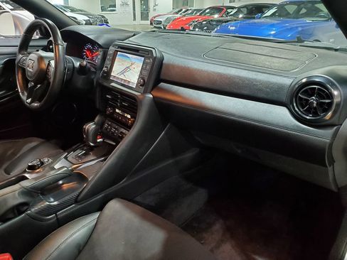 Used 2017 Nissan GT-R Premium AWD/4WD image 15