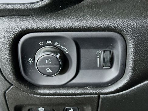 Used 2022 RAM 1500 Big Horn AWD/4WD image 16