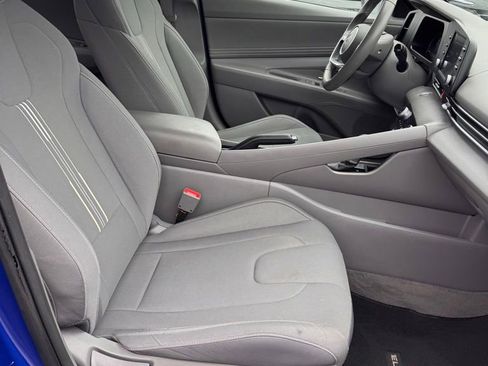 Used 2025 Hyundai Elantra Sport FWD image 11