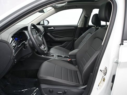 Used 2023 Volkswagen Jetta SE w/ Panoramic Sunroof Package FWD image 6