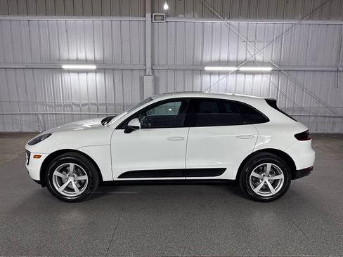 Used 2018 Porsche Macan AWD/4WD image 22